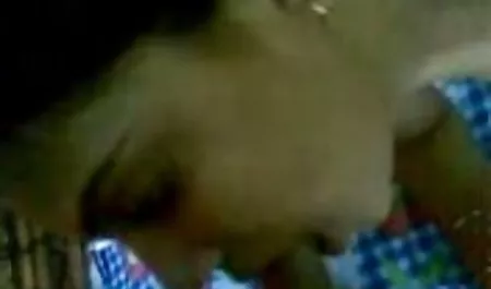 હવાના આદુ એક કાળા માણસ છે, જે વાહિયાત ચેક શેરીઓમાં porn પ્રેમ