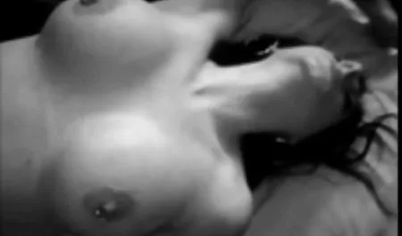 નીક્કી લે છે ચેક પોર્ન વીડિયો ઓનલાઇન dip