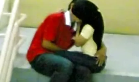 ઉગ્ર ઉત્તેજનાનો અતિરેક સાથે ચેક પોર્ન માંથી મસાજ દીવાનખાનું નકલી લોડો