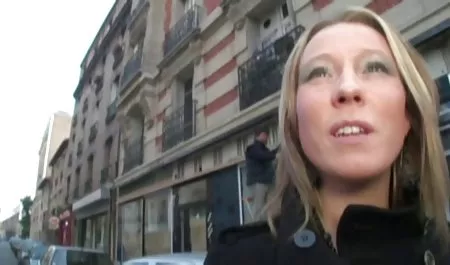 આ અધિકારી ચેક પોર્ન જુઓ છે માટે જોઈ દરેક સ્પોટ શરીર પર એક કિશોર ચોર