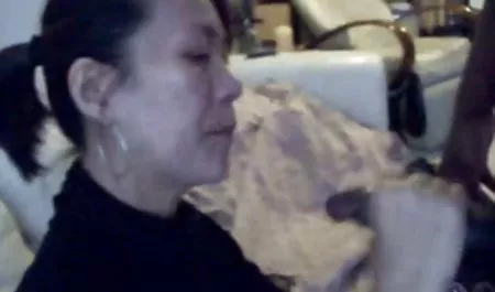 સુંદર કિશોર કે કિશોરી ચોર ચેક સ્ત્રીઓ માટે પૈસા નહીં ફરી પસાર