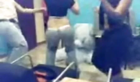 ગુલાબી જાંઘિયો અને વાંકડીયા વાળ વાળી મફત ચેક porn ગાંડ