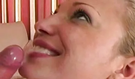 ભારતીય લેસ્બિયન્સ ચોદવુ સાથે સંબંધ રાખનારી નવી ચેક porn છોકરી