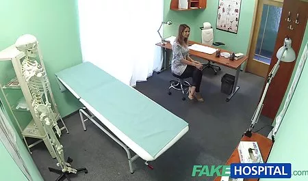 હોટ સેક્સી બેબ ચેક સ્ત્રીઓ માટે પૈસા પ્રેમ ઊંડા ગળામાં મોટો લોડો ગળી